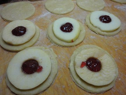 Песочные пирожные с яблоками