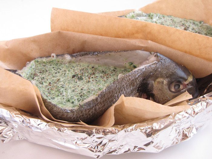 Дорада с начинкой из шпината