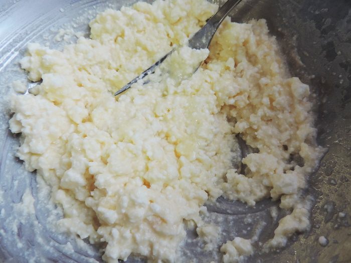 Шоколадный пирог с творожными шариками
