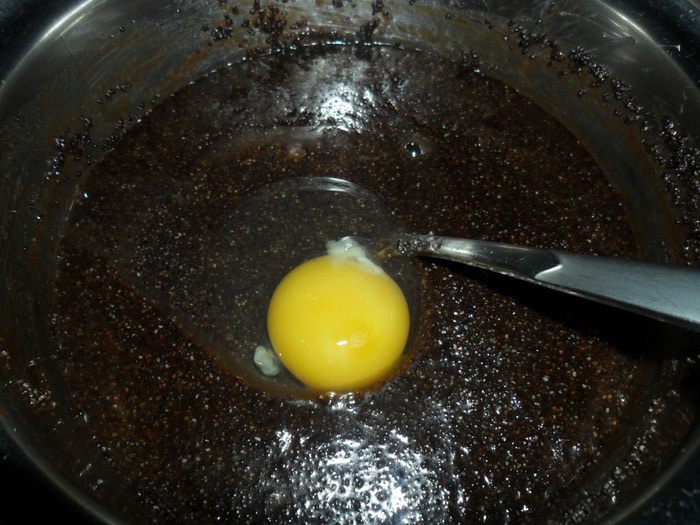 Творожный рулет с маком и шоколадом