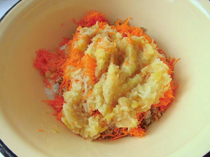 Морковно-яблочный пирог с кокосом