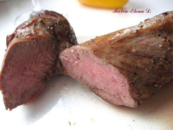 Сочная телячья вырезка по-французски с шампиньонами