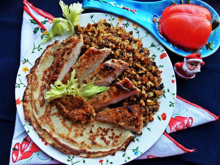 Курочка с гречкой и грибами