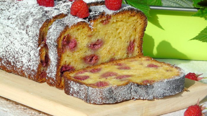 Лимонный кекс с малиной и кабачком