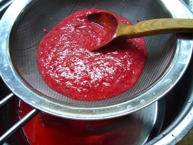 Желе из красной смородины с водкой