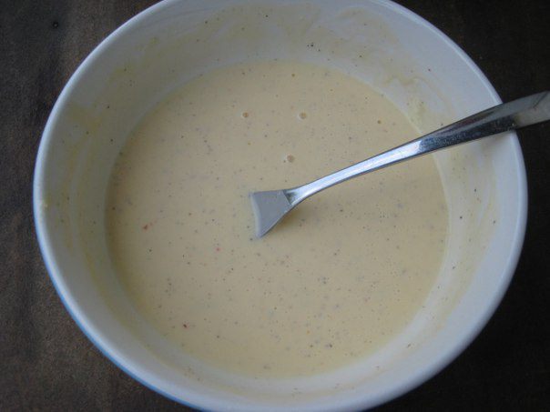Кабачковые оладьи с козьим сыром и йогуртовым соусом