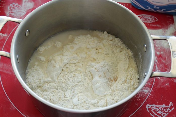 Хлеб без замеса в чугунке