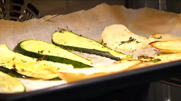 Закуска из тунца с цукини и картофелем