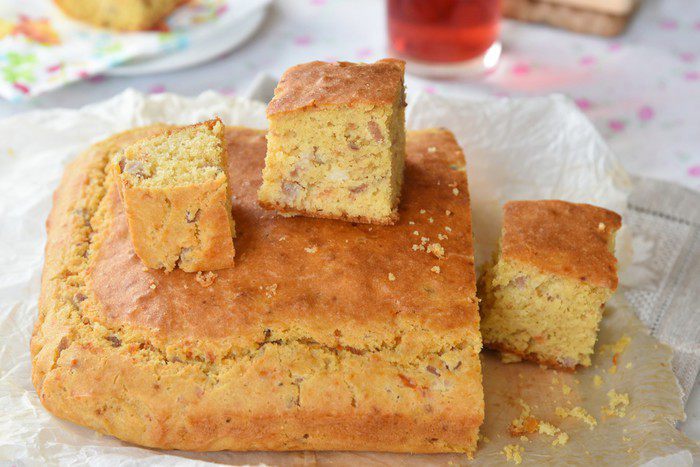 Кукурузный закусочный кекс с беконом