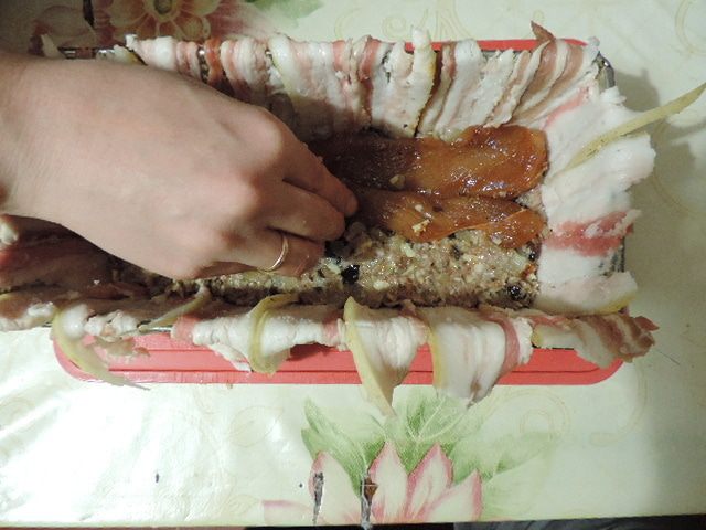 Мясной террин с черносливом и грецкими орехами
