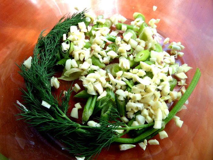 Маринованные роллы из молодых кабачков