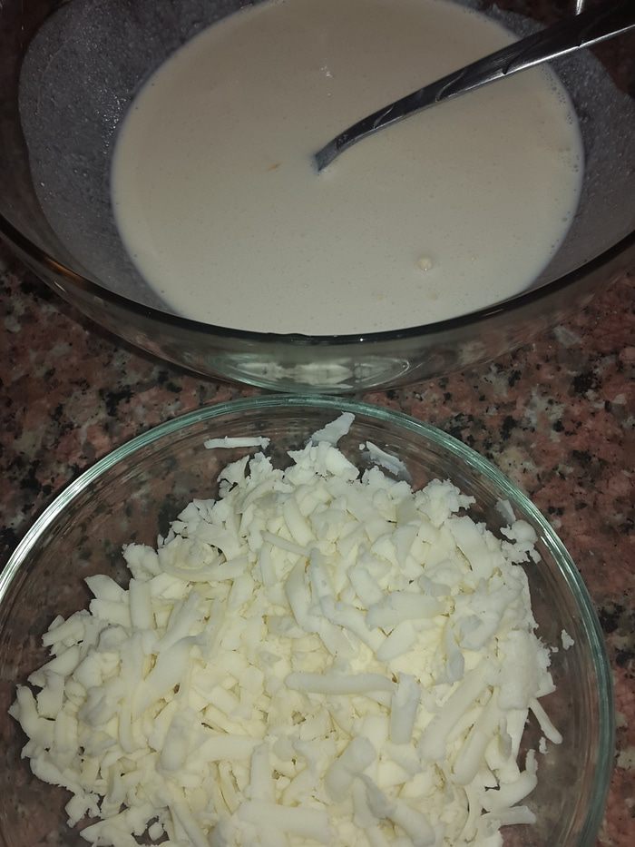 Лодочки из слоеного теста с грибами и сыром