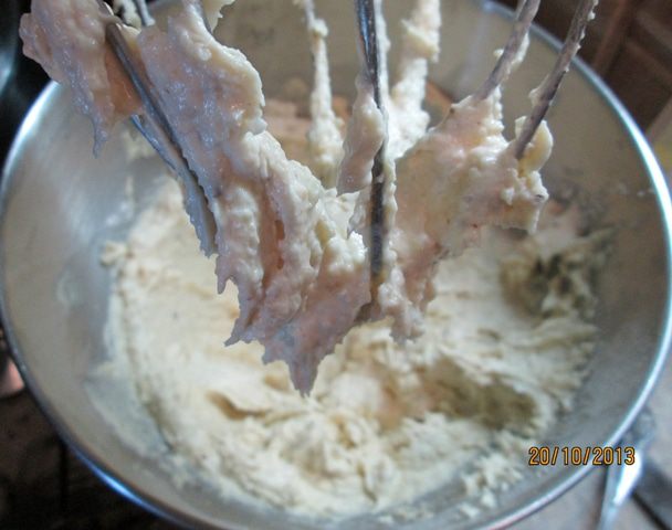 Ореховый пирог с кремом из облепихи