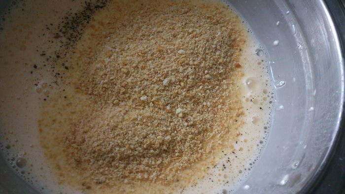 Котлетки из лосося с томатным соусом