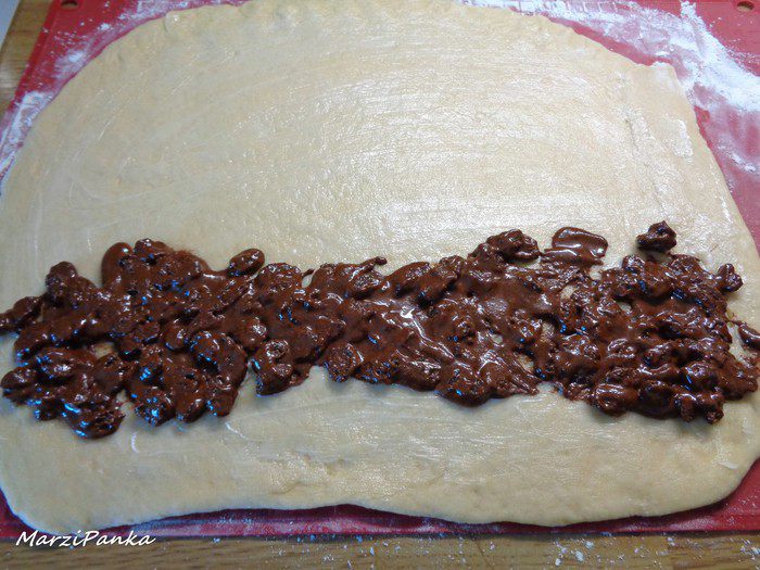 Булочки-улитки с изюмом и корицей