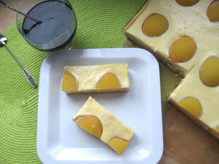  Пирог с творогом и персиками