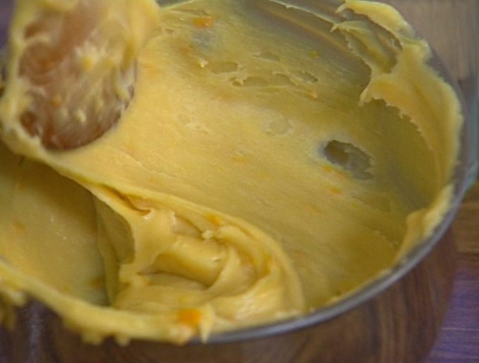 Апельсиновые пончики с шоколадным соусом