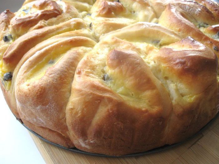   Бриошь с кусочками шоколада и кремом Патисьер