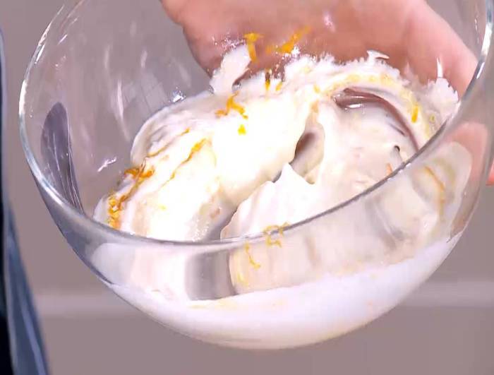 Тосты со свеклой, фисташками и йогуртовой заправкой 