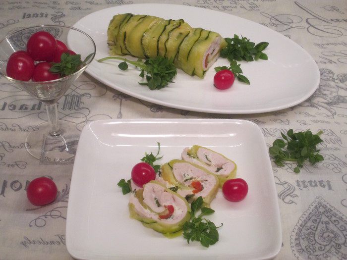 Рулет из курицы в цукини