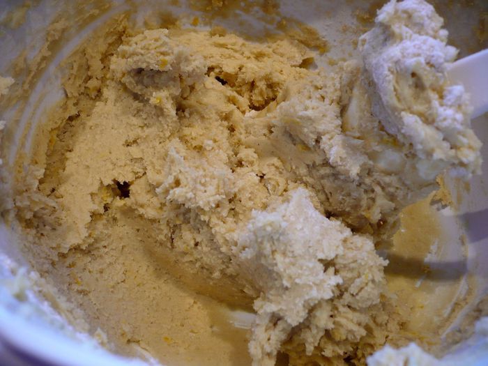 Апельсиновый пирог с белым шоколадом и клюквой