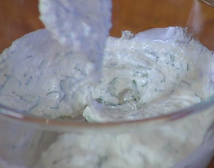 Форель, запеченная с лимоном и зеленью