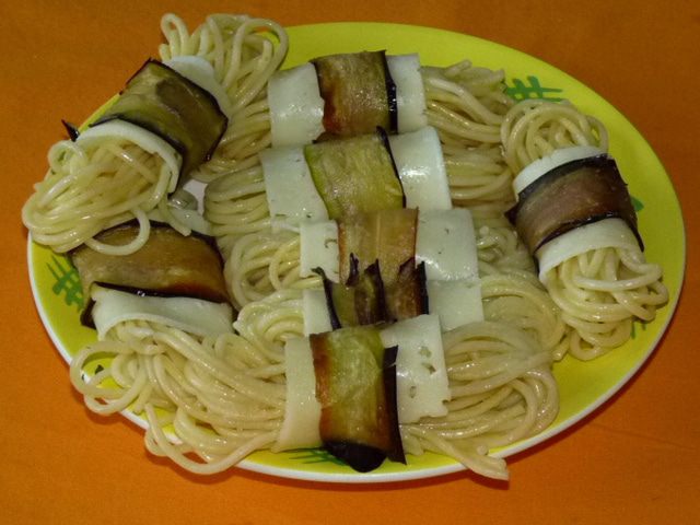 Моточки-гриль из спагетти