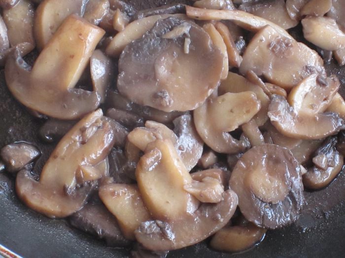 Курица с овощами и грибами