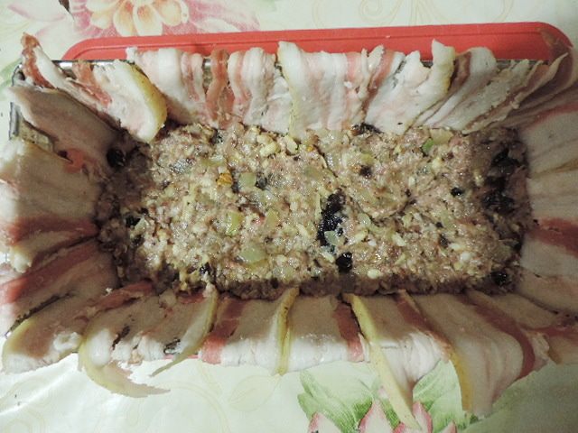 Мясной террин с черносливом и грецкими орехами