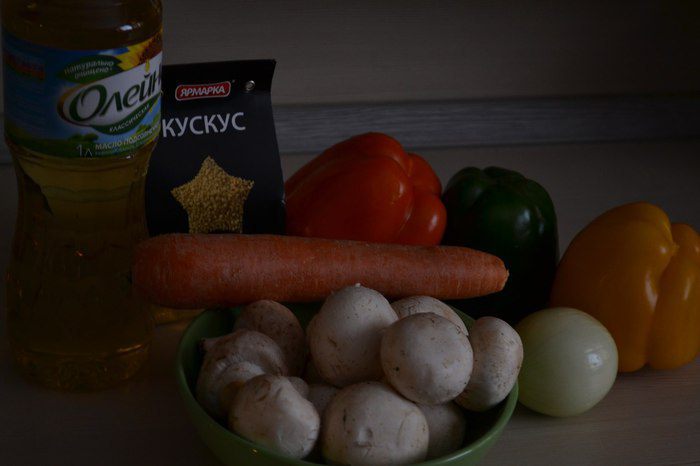 Перец, фаршированный кускусом и грибами