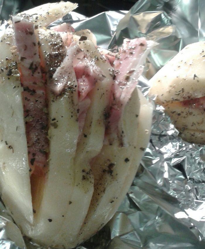 Картофель, запеченный с беконом