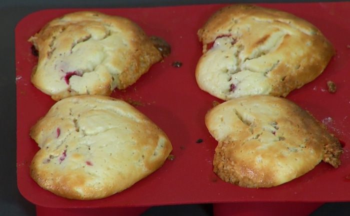 Маффины с красной смородиной 