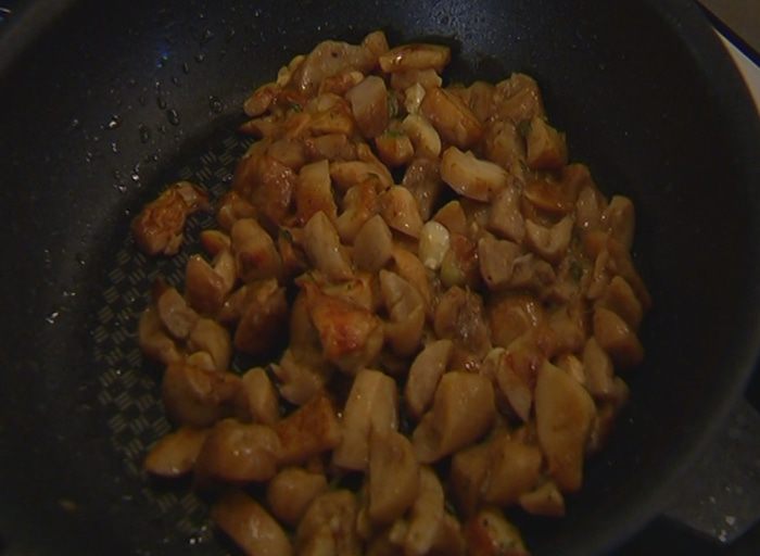 Грибной суп с луком-пореем