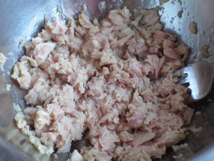 Горячий бутерброд с тунцом и копченым сыром