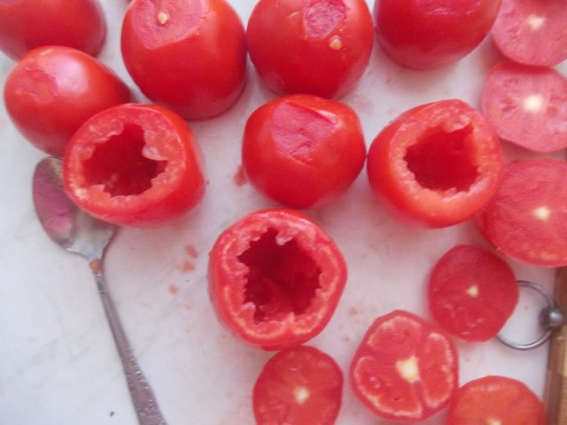 Помидоры, фаршированные рисом и сыром