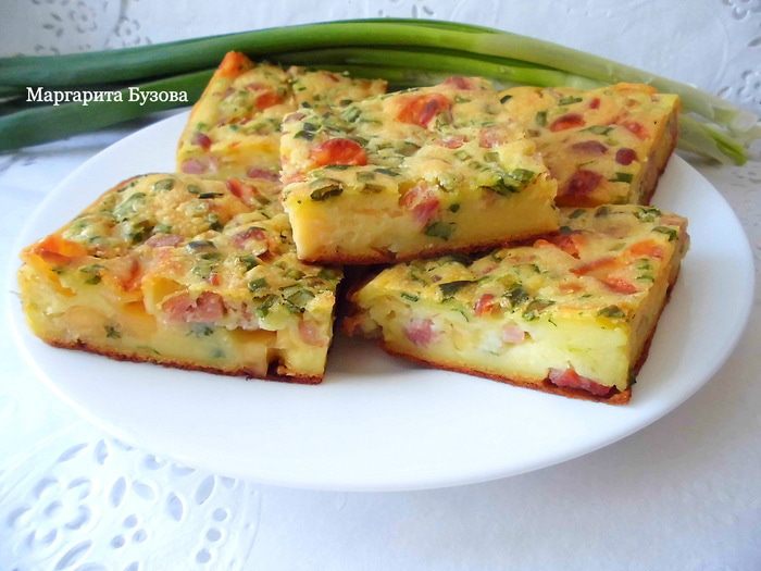 Пирог с ветчиной, сыром и зеленым луком