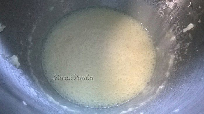 Бананово-фисташковый кекс под молочно-маковой глазурью