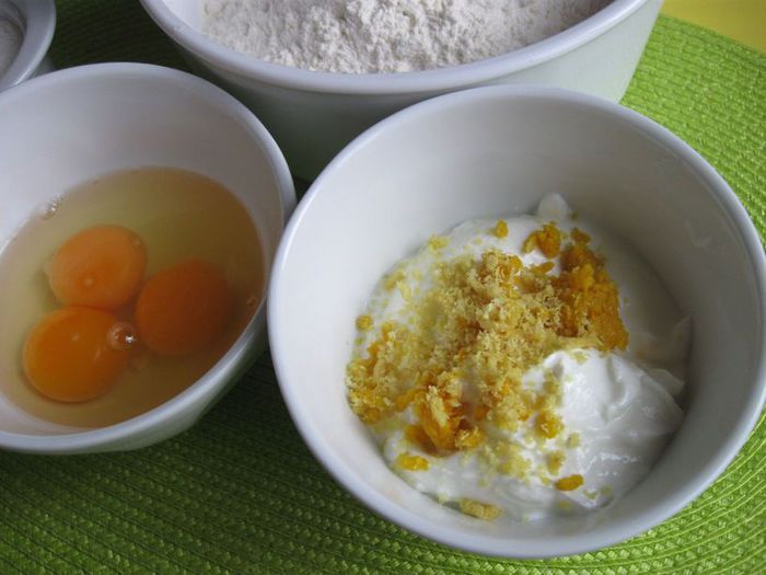 Нежные булочки с цедрой лимона и апельсина