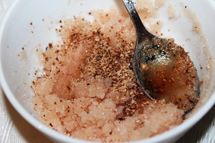 Слабосоленая семга в коньяке с мускатным орехом