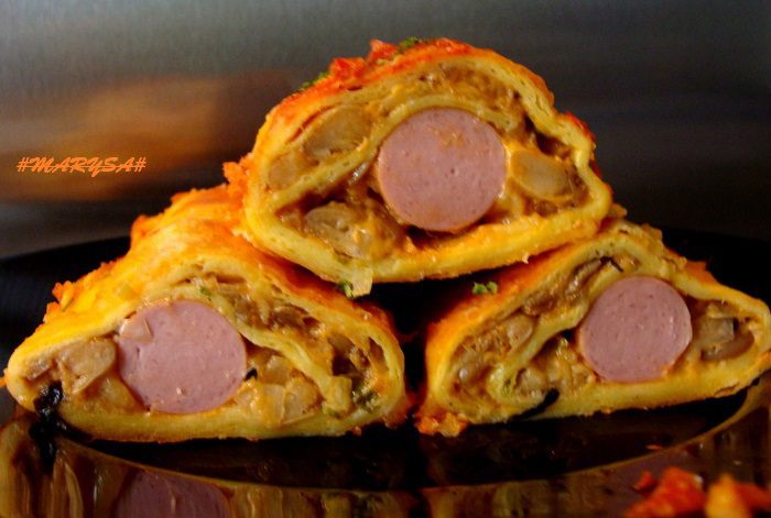 Мексиканские лепешки с фасолью, сыром и острым соусом