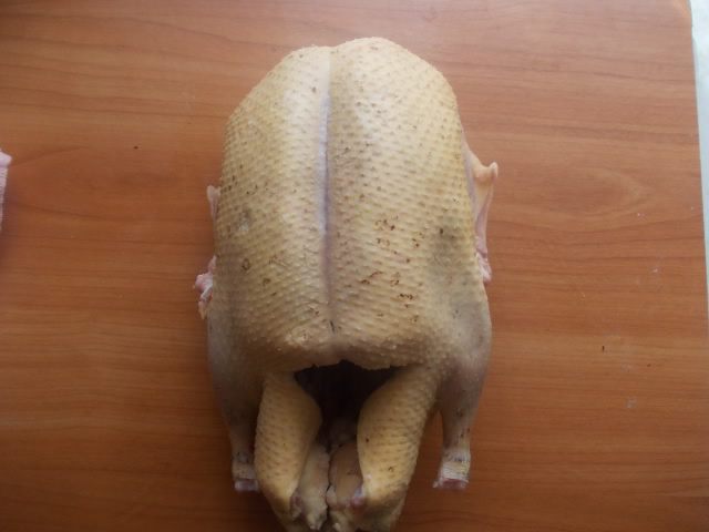 Рулет из утки с финиками и орехами