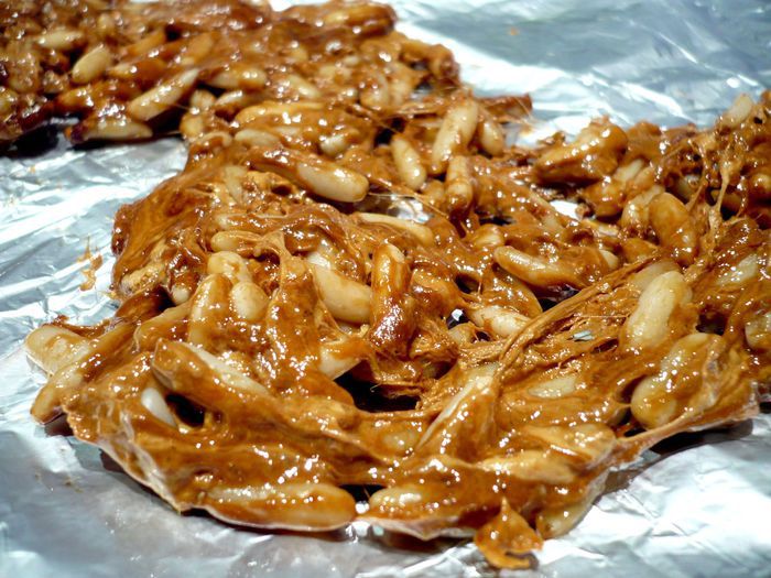 Фаршированные свиные отбивные под ореховой карамелью «Дружба народов»