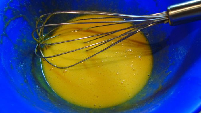 Блинный торт с заварным кремом и ягодами