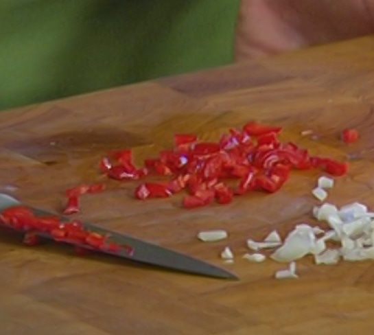 Яйца по-мексикански, запеченные с фасолью 