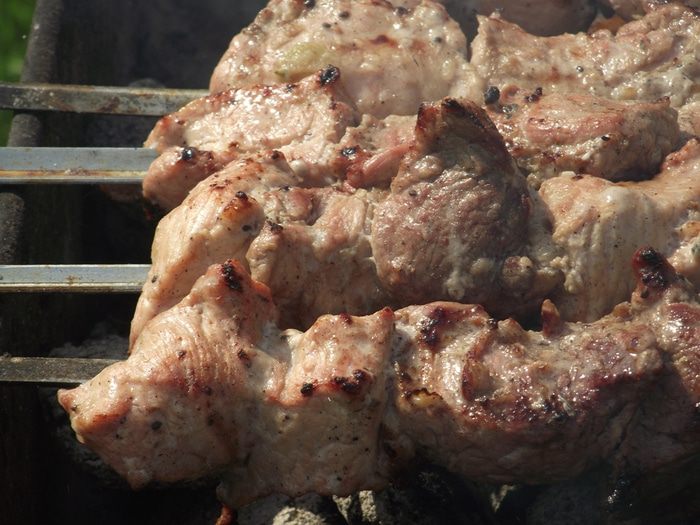 Шашлык из свинины в маринаде из киви