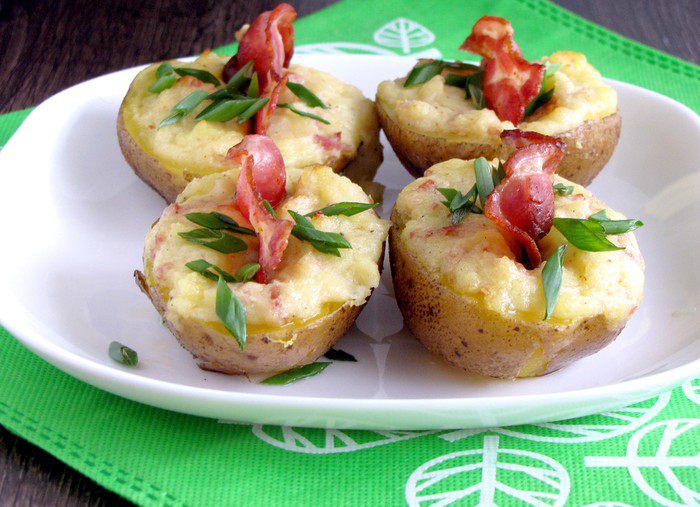 Картофельные лодочки с беконом и сыром