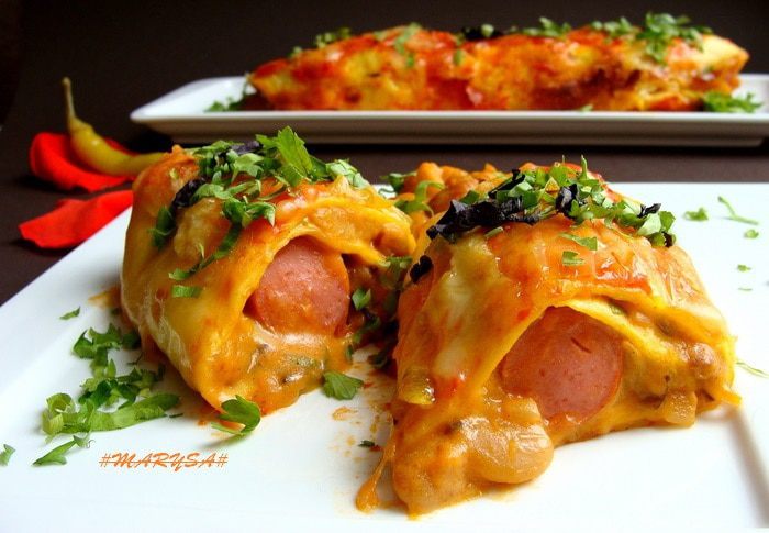 Мексиканские лепешки с фасолью, сыром и острым соусом