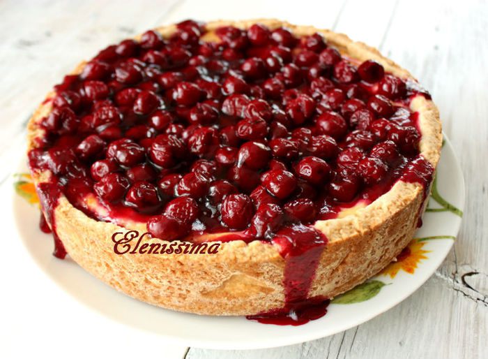 Творожный пирог с кокосом и вишней