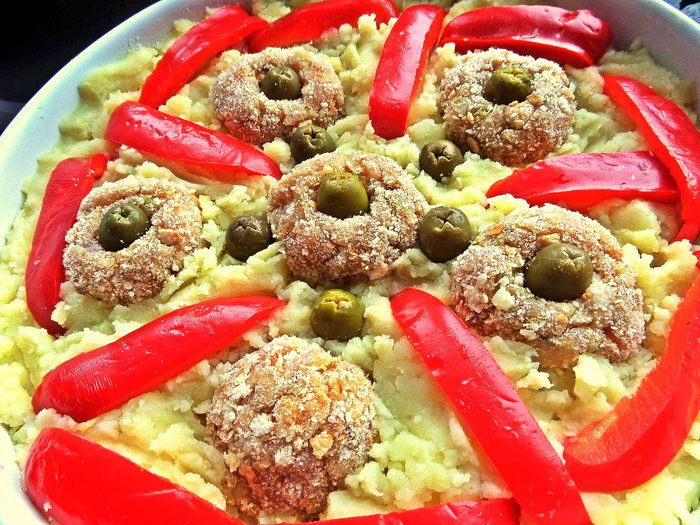 Запечённое пюре с котлетами