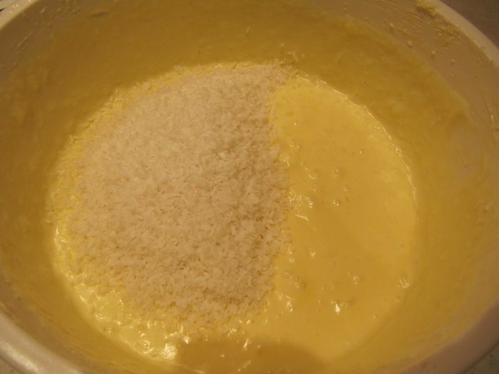 Кокосовый кекс с кокосовой глазурью